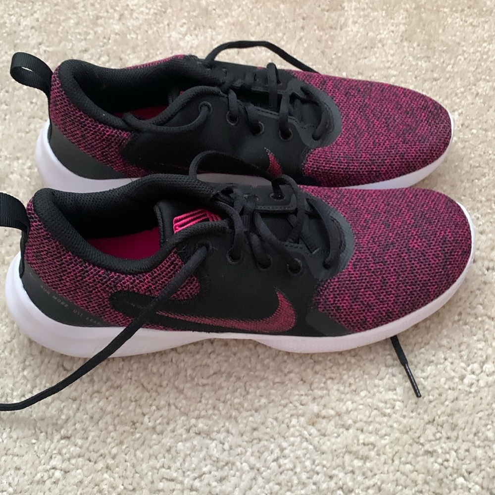Size 9.5 women’s Nike shoes